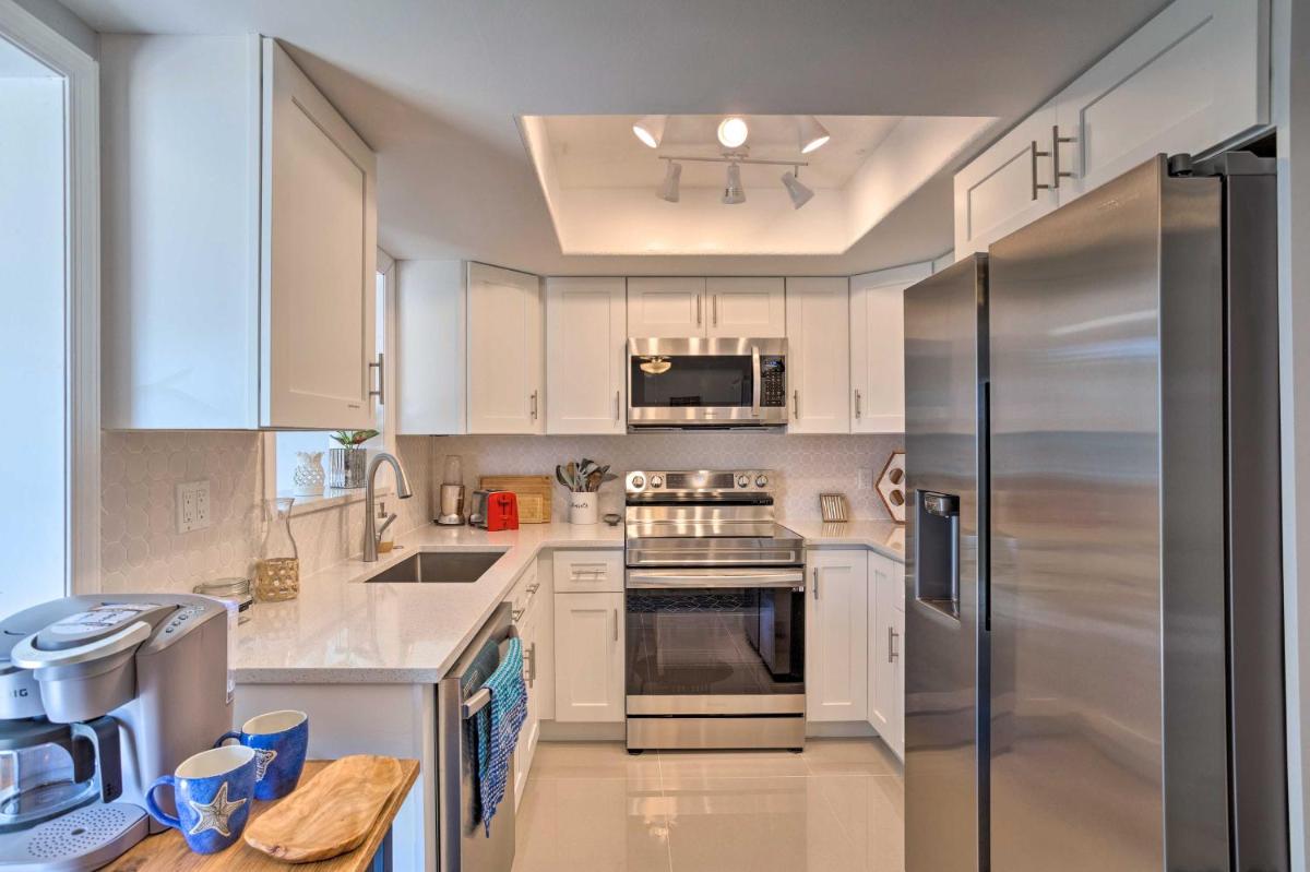 Family Friendly Home about 1 Mi to Beach Parks! - Housity