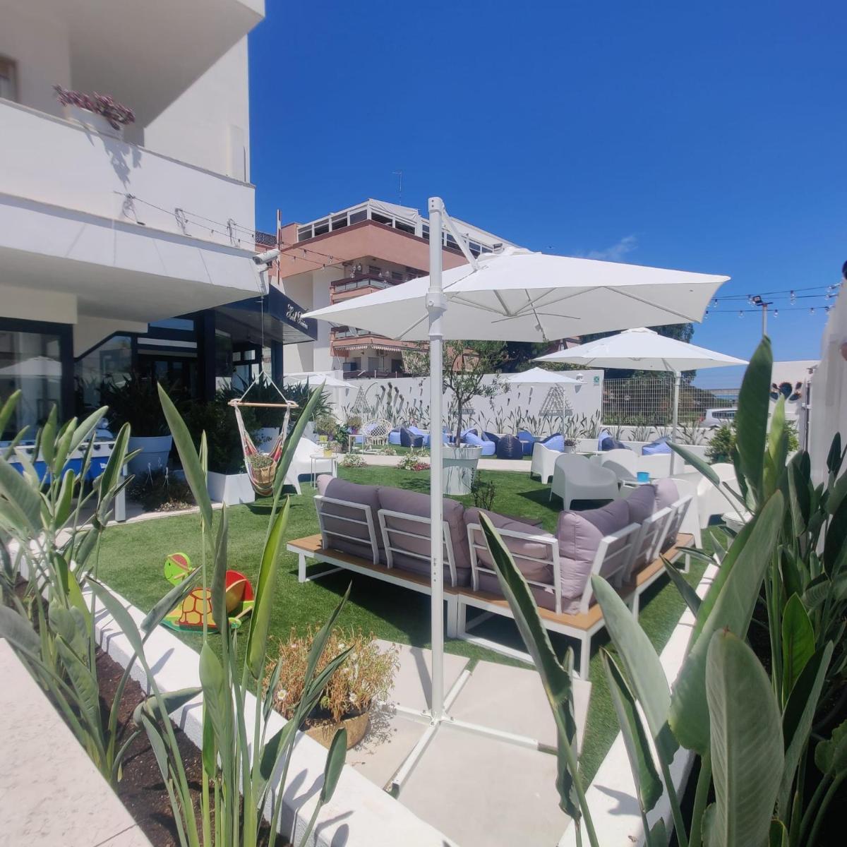 Hotel Riviera - Housity