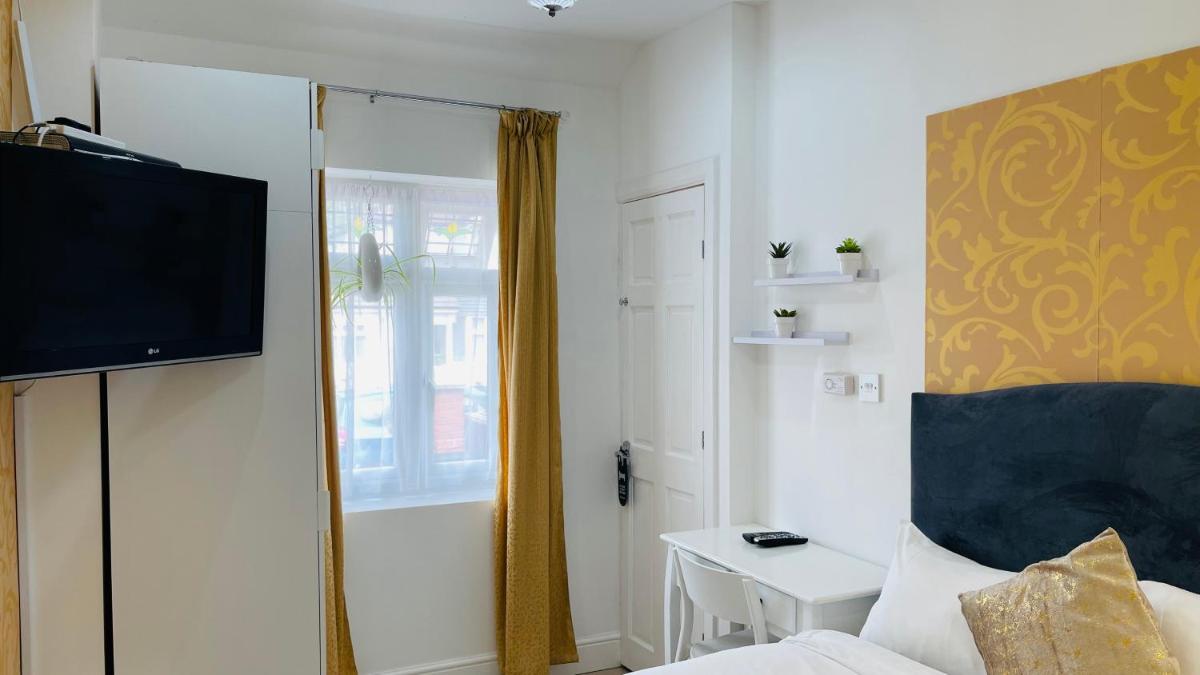 Mayday House - Housity