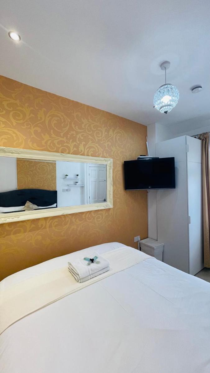 Mayday House - Housity