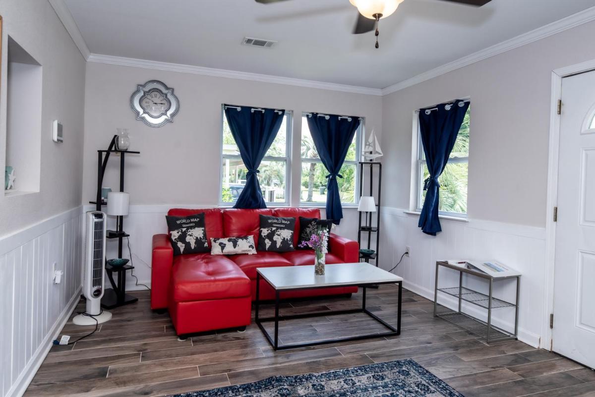 Peaceful Waterfront Oasis In Pensacola - Housity