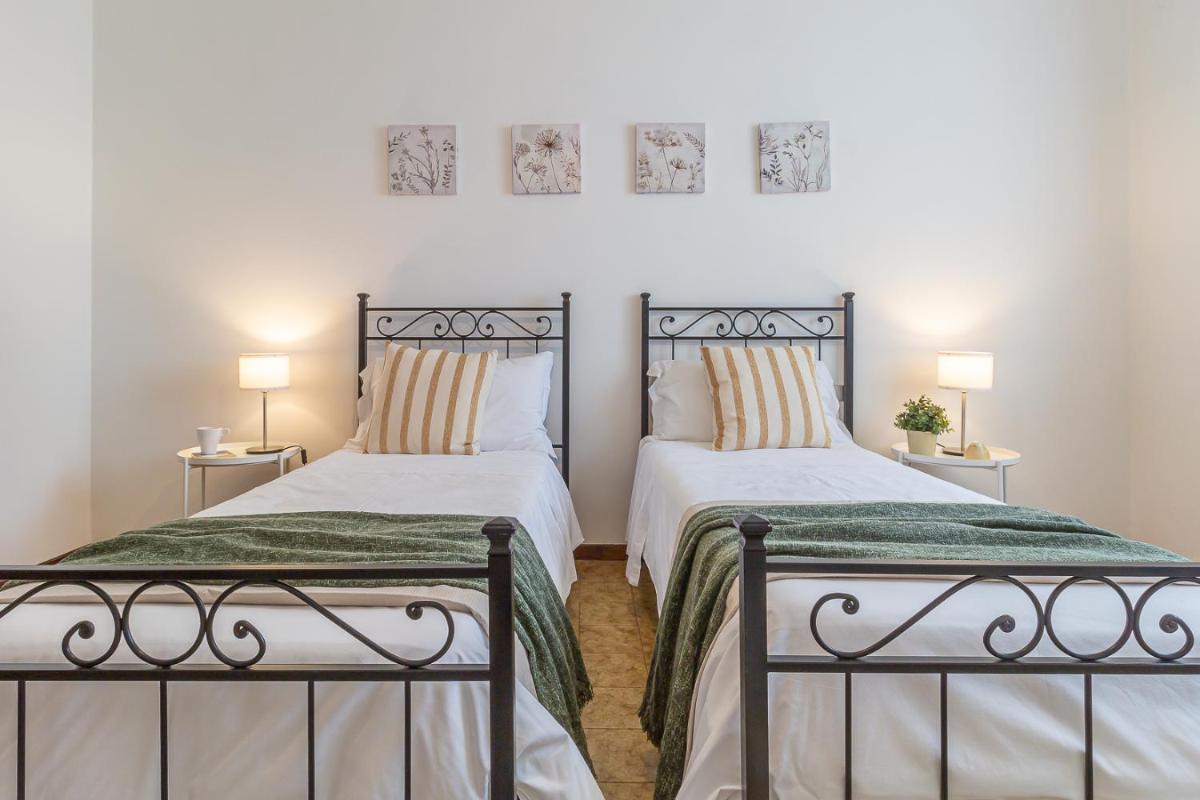 Villa Donatelli - Spacious Panoramic Villa, Perfect for Visiting Tuscany - Housity
