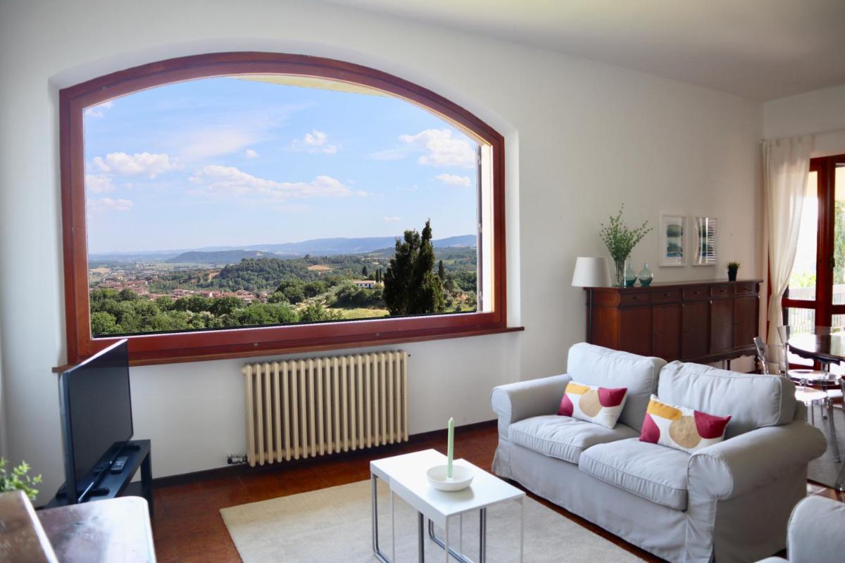 Villa Donatelli - Spacious Panoramic Villa, Perfect for Visiting Tuscany - Housity