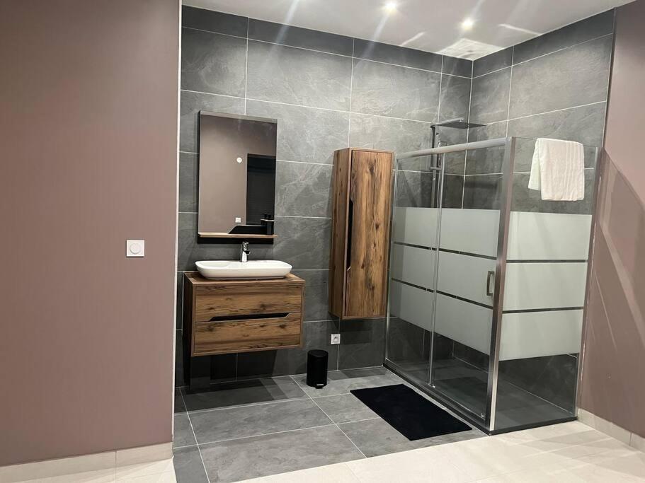 Belle appartement avec parking gratuit - Housity