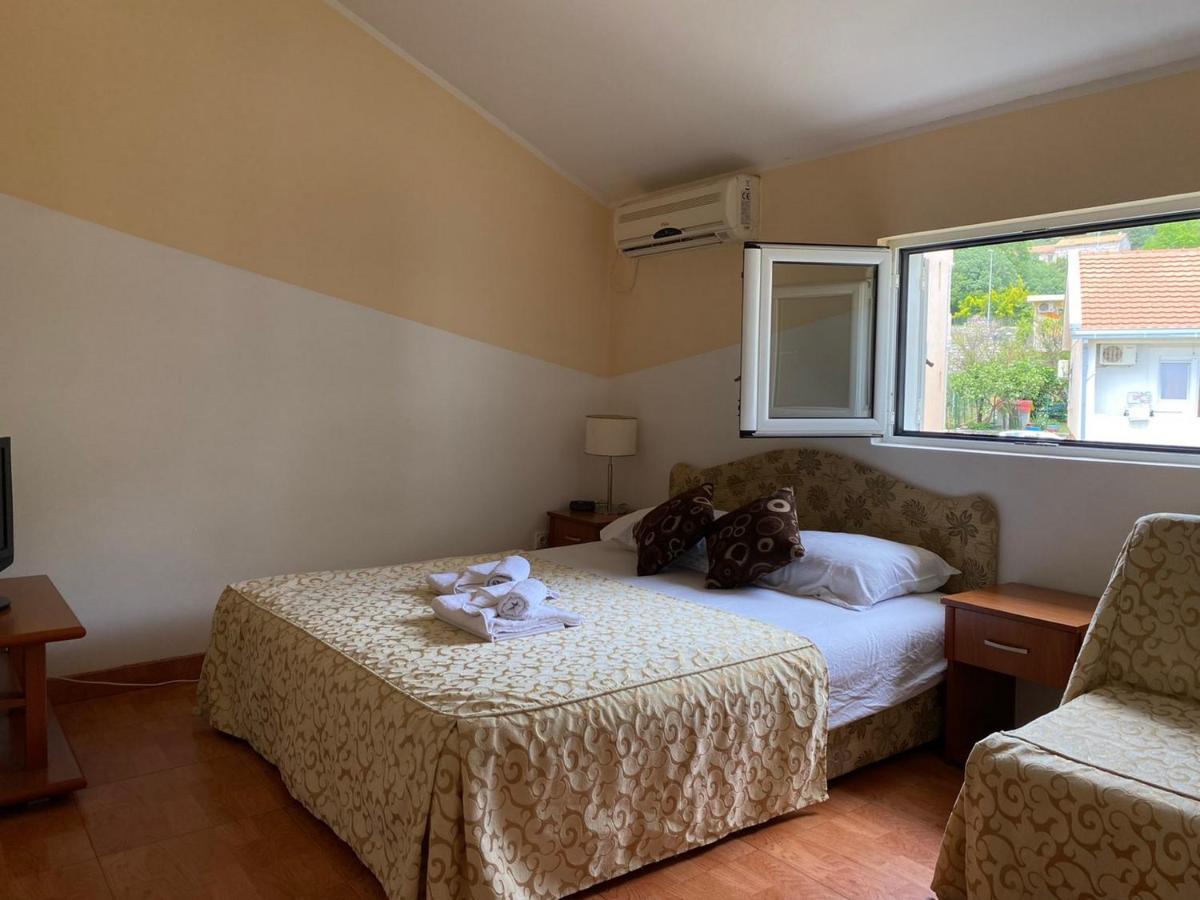 Guest House Elena - Housity