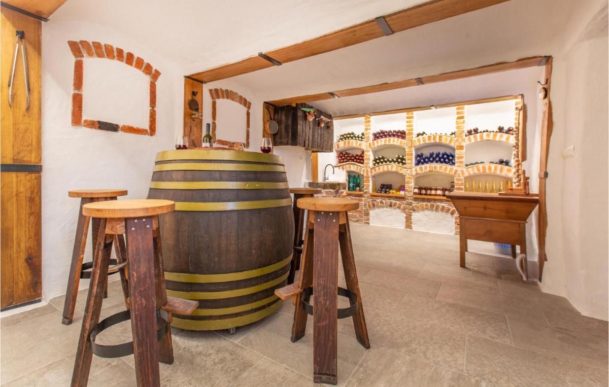 Beautiful Home In Mokronog With Sauna - Housity