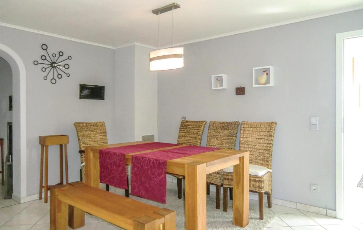 Cozy Apartment In Karlshausen With Wifi - Housity