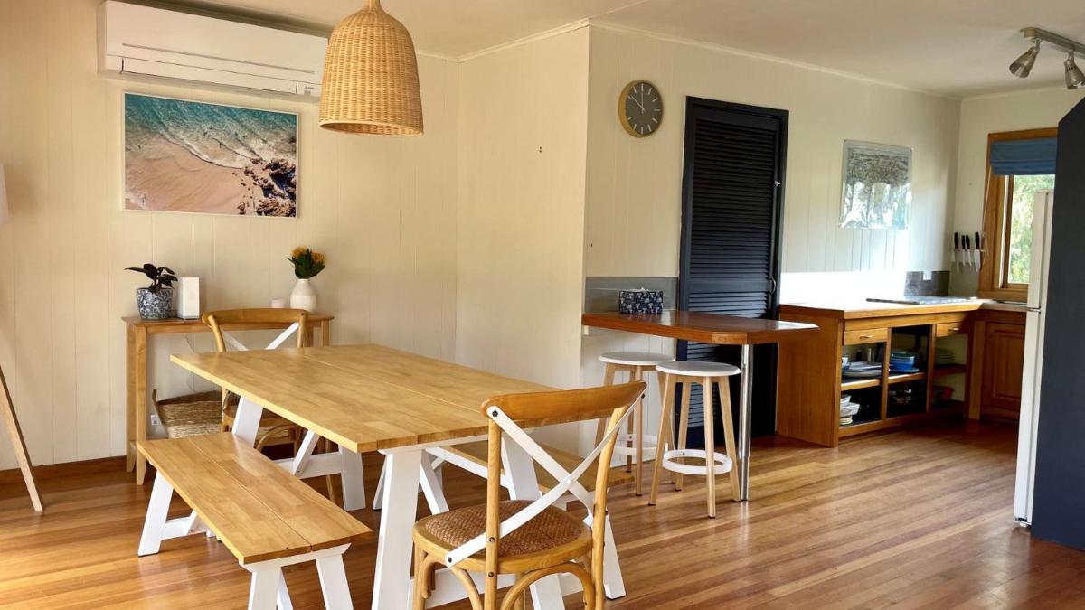 Wisteria Cottage Pet Friendly - Housity