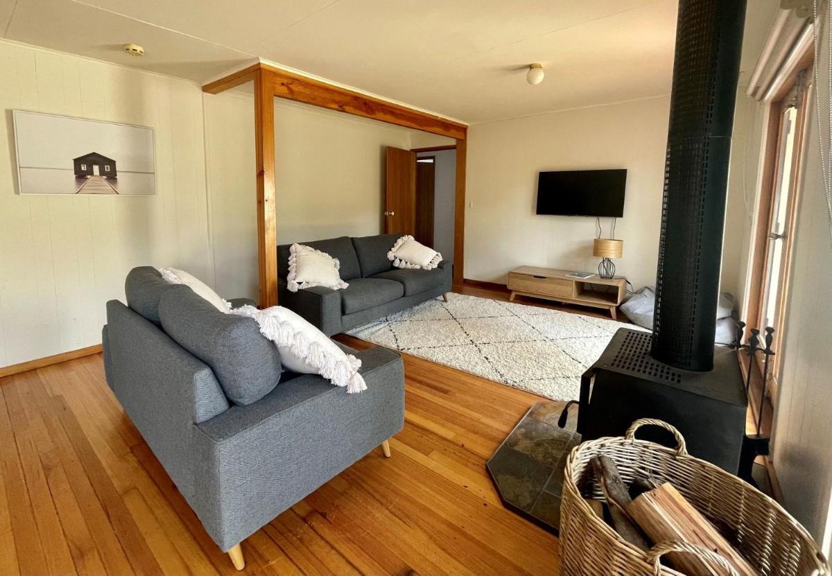 Wisteria Cottage Pet Friendly - Housity