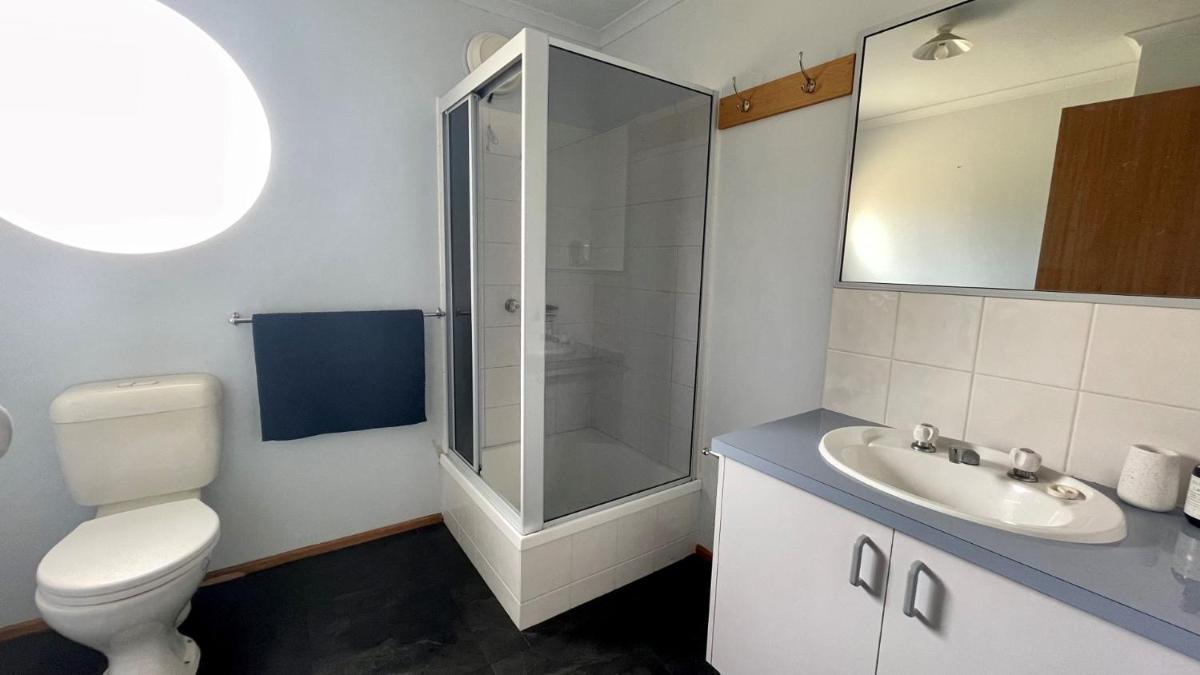 Wisteria Cottage Pet Friendly - Housity