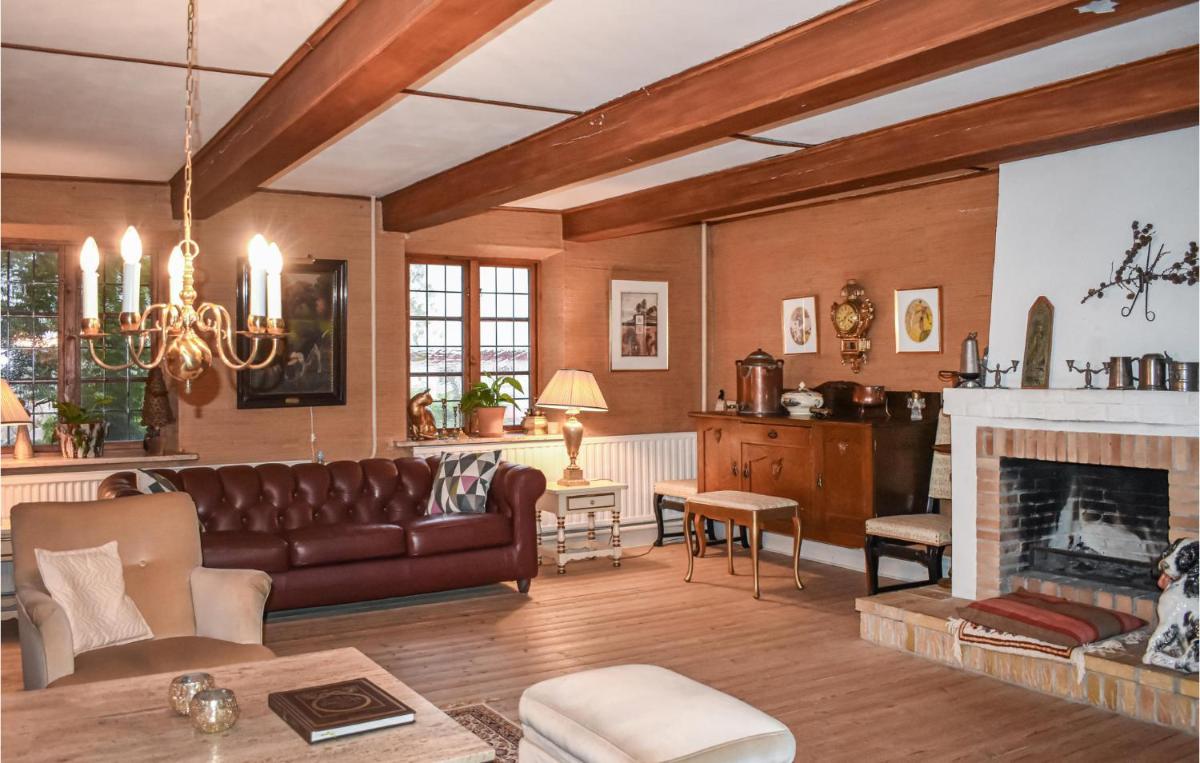 Lovely Home In Annelöv With Kitchen - Housity