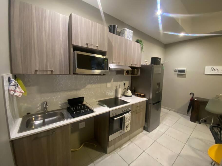 Stylish Dante’s 1-bedroom condo free Wifi & Cinema - Housity