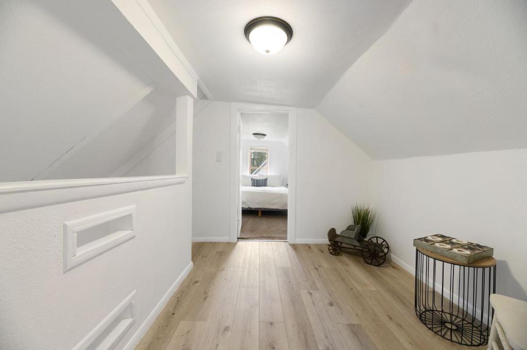 The Overlook Nook - Housity