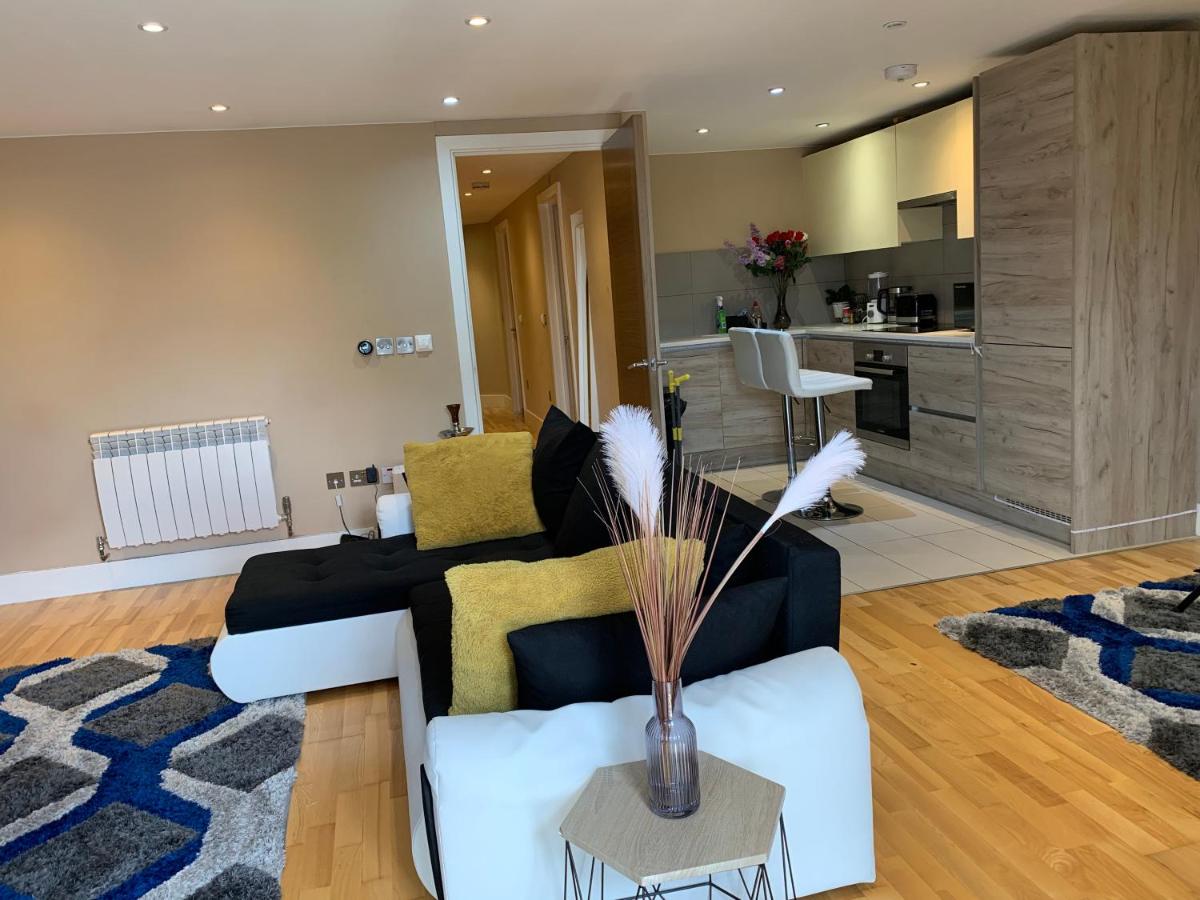 Entire 2 bedroom Apartment - Housity