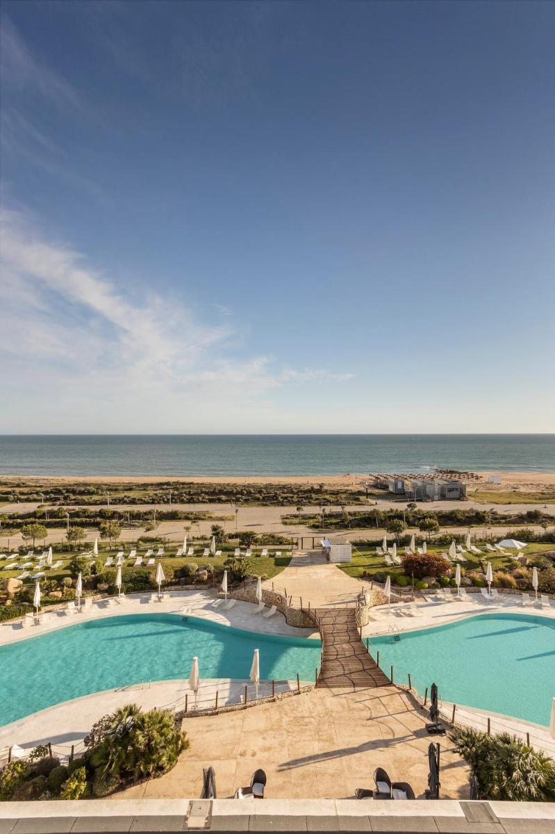 A piscina em ou perto de Crowne Plaza Vilamoura - Algarve by IHG