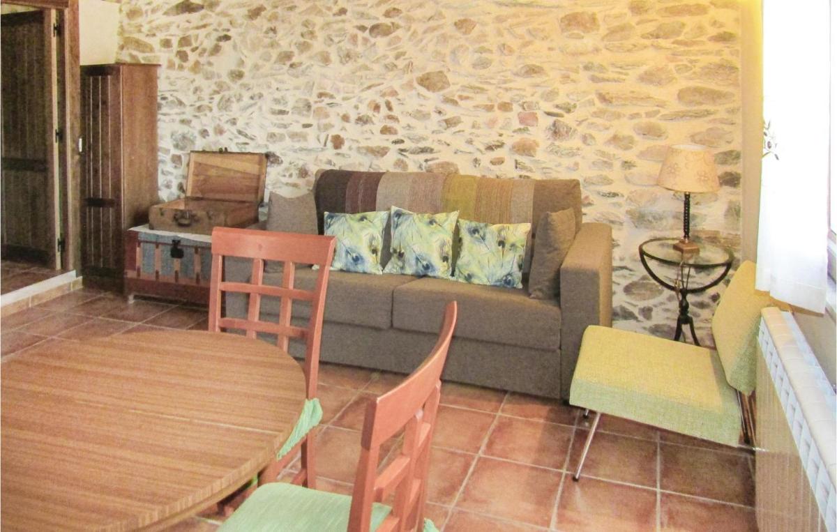 Lovely Home In Aldeanue De La Sierra - Housity