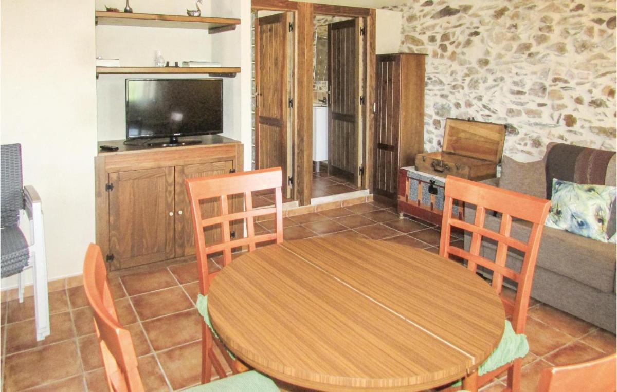 Lovely Home In Aldeanue De La Sierra - Housity