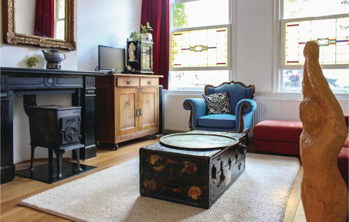 Awesome Home In Den Haag With 3 Bedrooms And Wifi - Housity