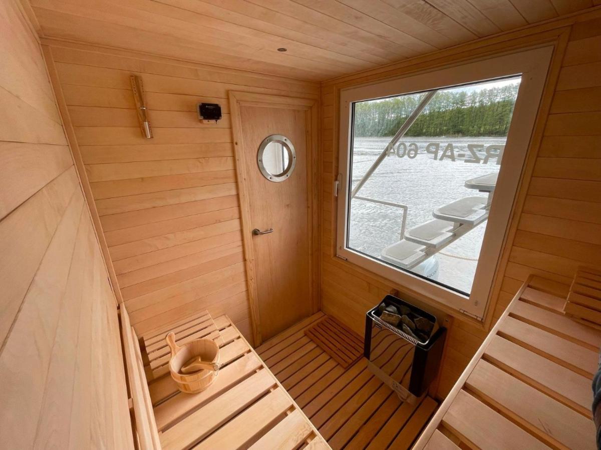 Suitetrails - Hausboot Müritz, festliegend mit Sauna