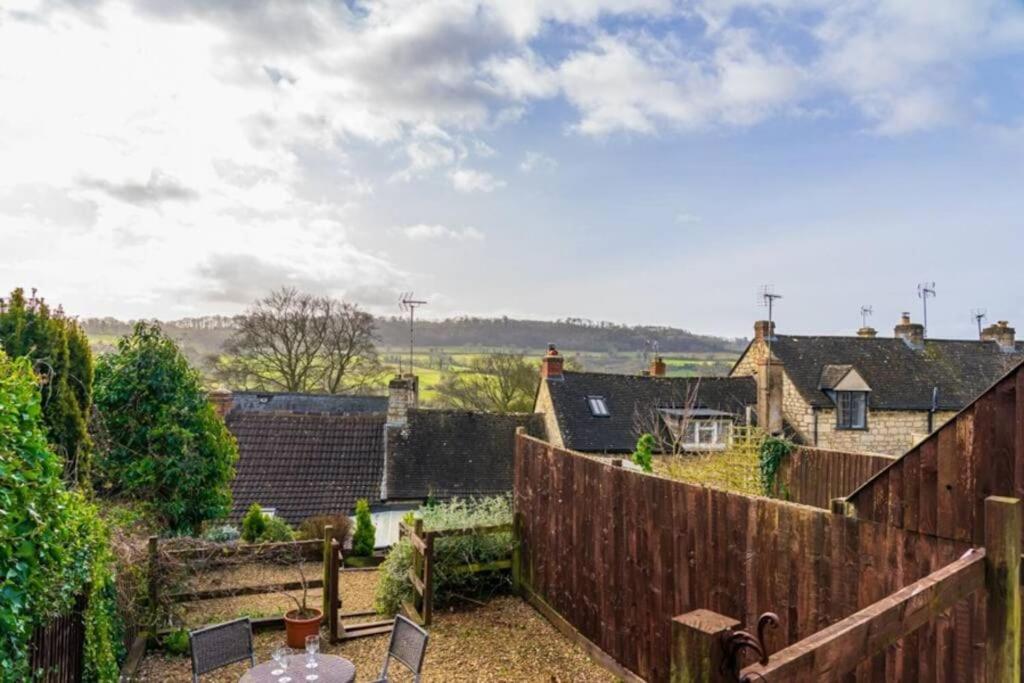 Teasel Cross Cottage, Painswick - Housity