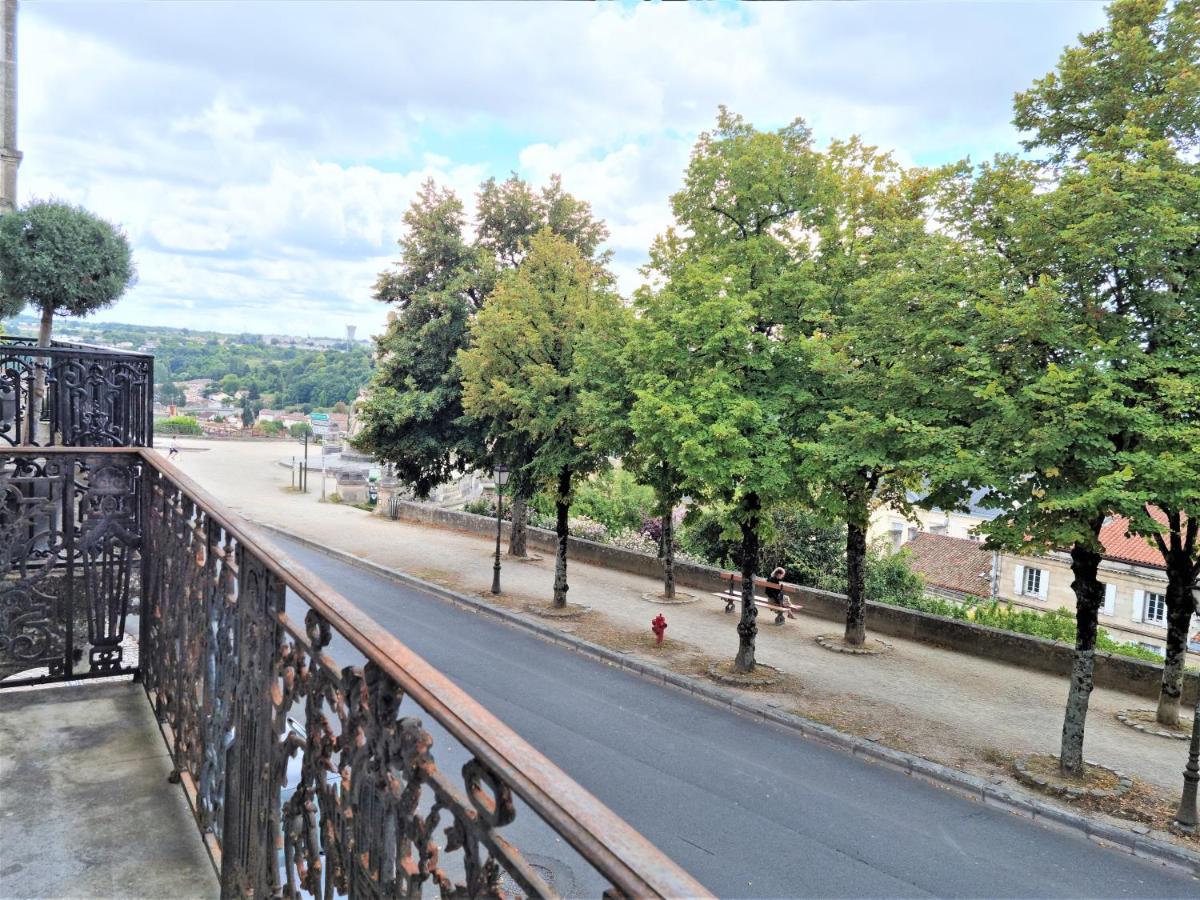 Maison spacieuse avec balcon sur les remparts - Housity