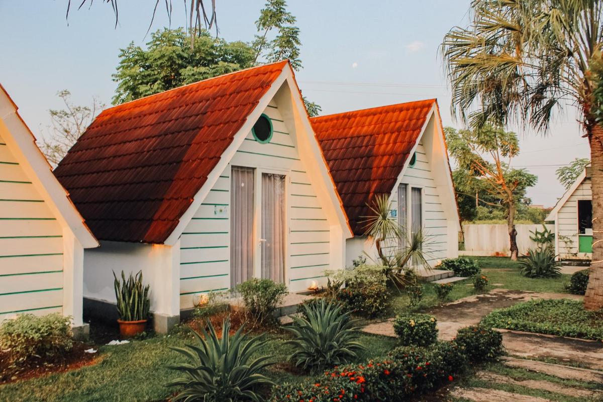 Seaside Villa & Muse Beach Resto - Housity