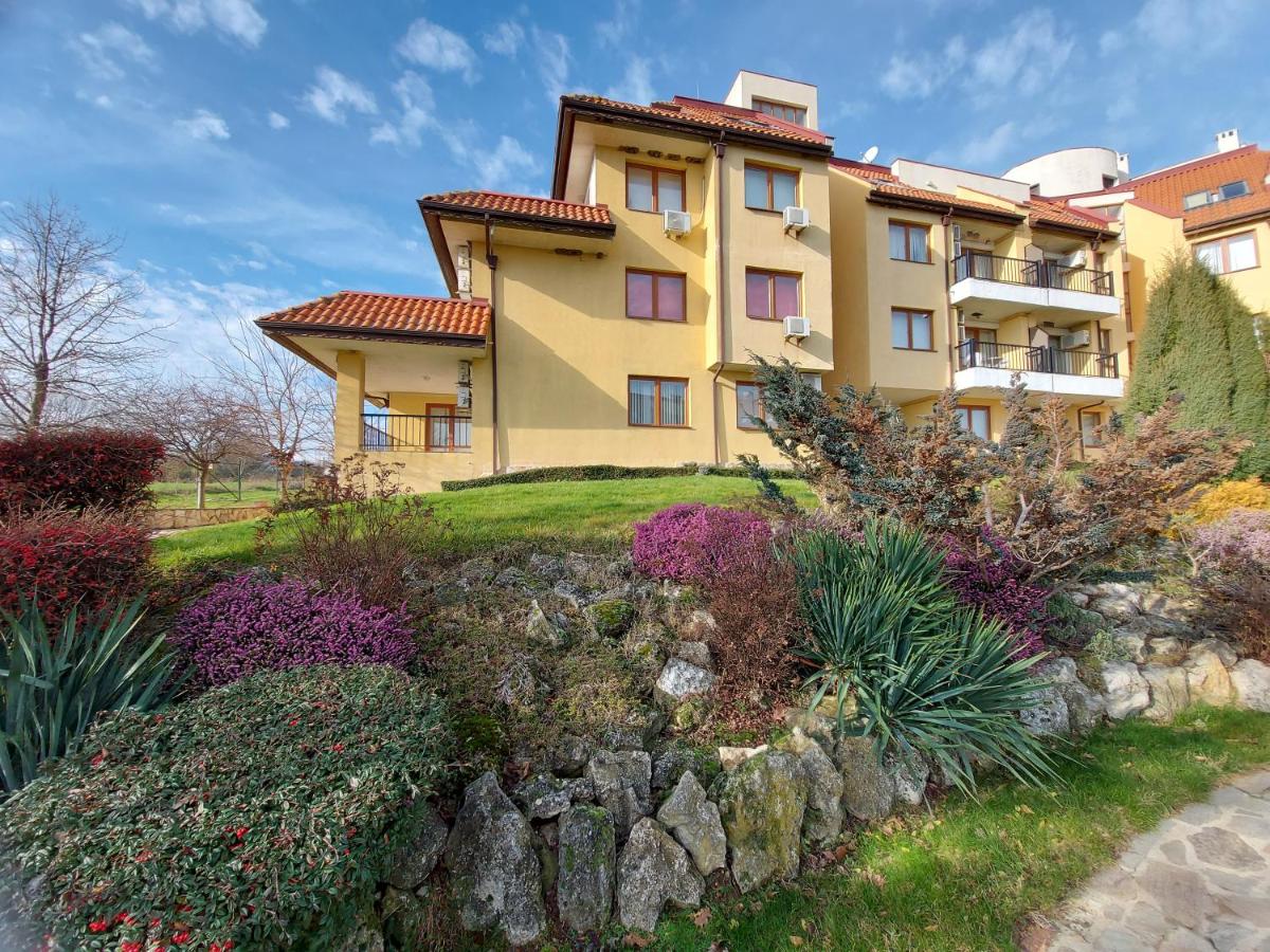 Oasis Beach Apartments Kamchia - Housity