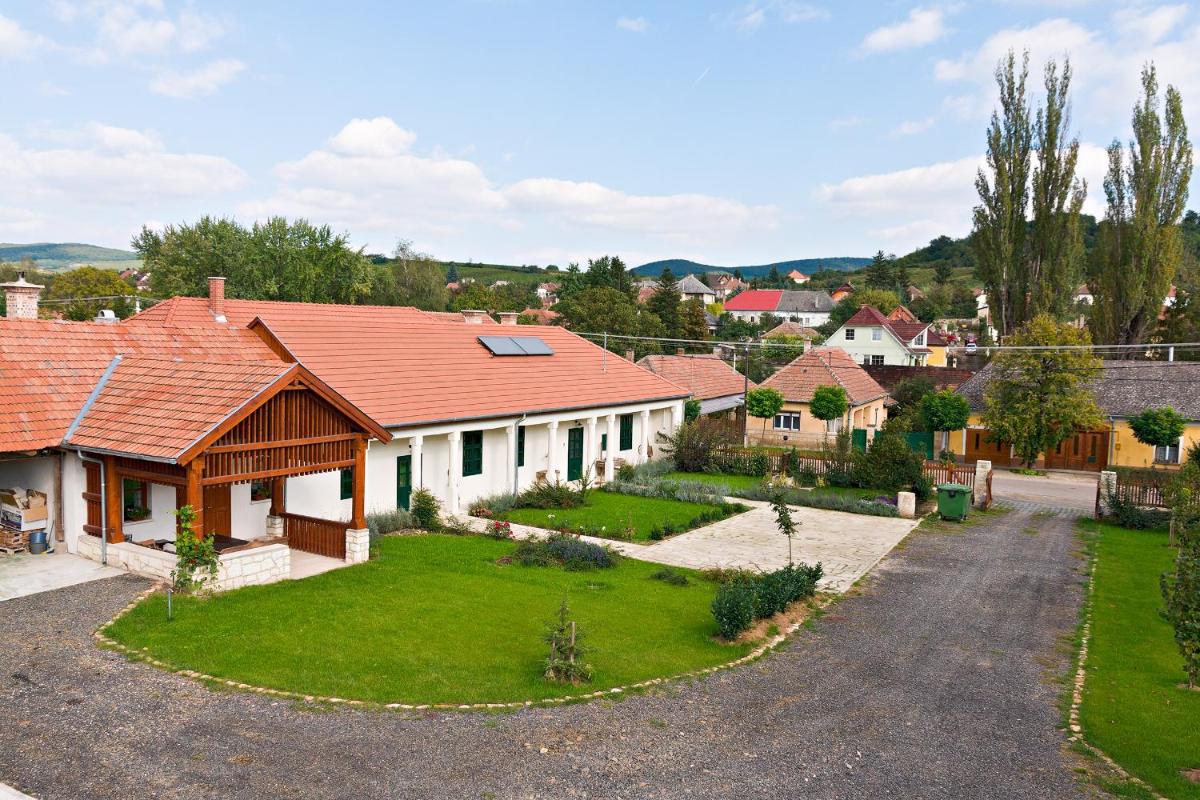 Barta Pince Vendégház Mád - Housity