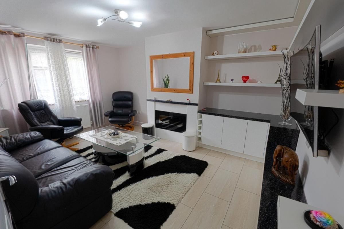 Apartment Sleeps 4 with Riverside Access - Housity