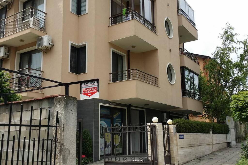 Studio in the center of Sarafovo - Housity