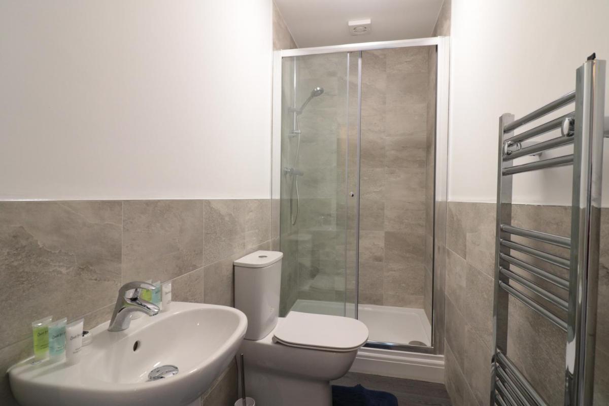 Lovely 2 Bedroom Ground Floor Flat on Mount Street - Housity