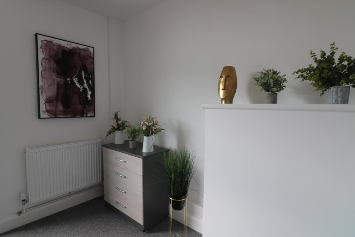 Lovely 2 Bedroom Ground Floor Flat on Mount Street - Housity