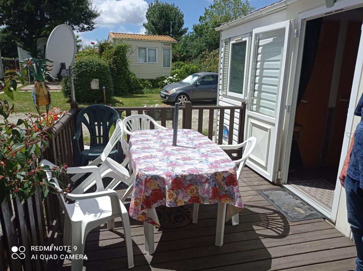 Loue mobil home sur camping avec piscine - Housity
