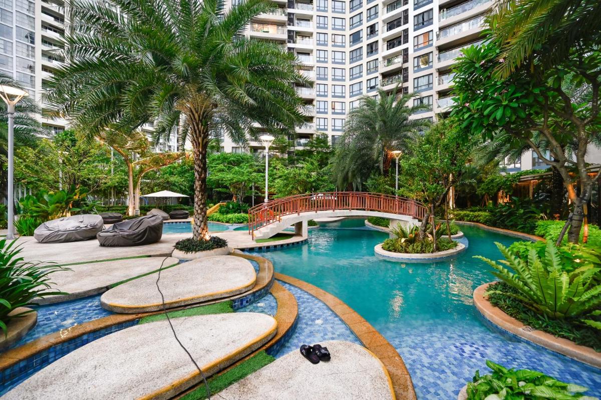 Suitetrails - Estella Heights Saigon City View 2BR Apartment & Pool, Ho Chi Minh City