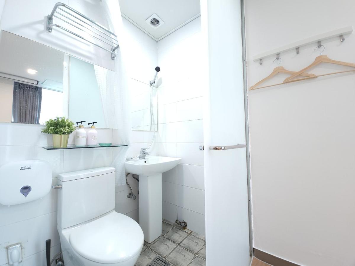 Suitetrails - OYO Hostel Myeongdong 2
