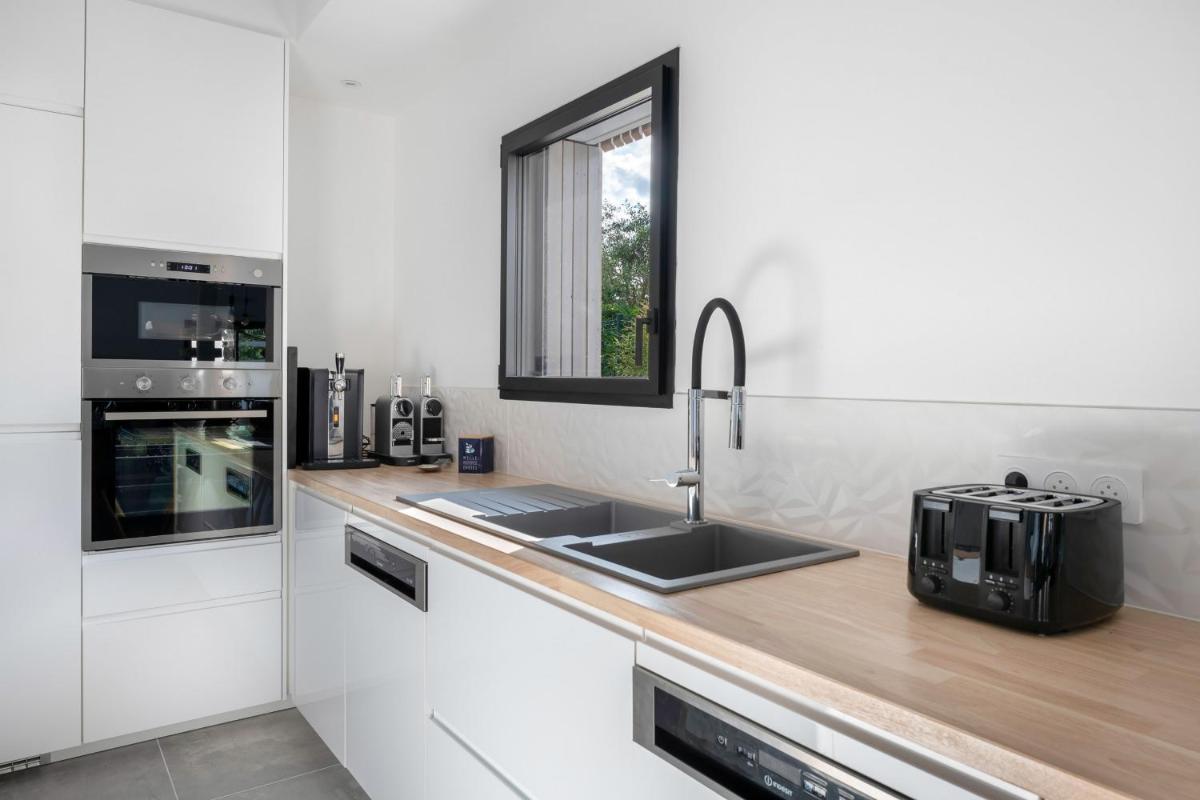 Villa moderne avec piscine pour 15 personnes ! - Housity