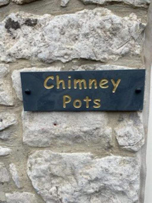 Chimney Pots - Log burner/gas, central village, Walks, pubs, views - Housity