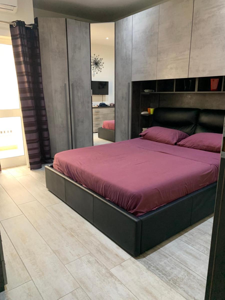 Modern 1 Double bedroom and private bathroom - Housity