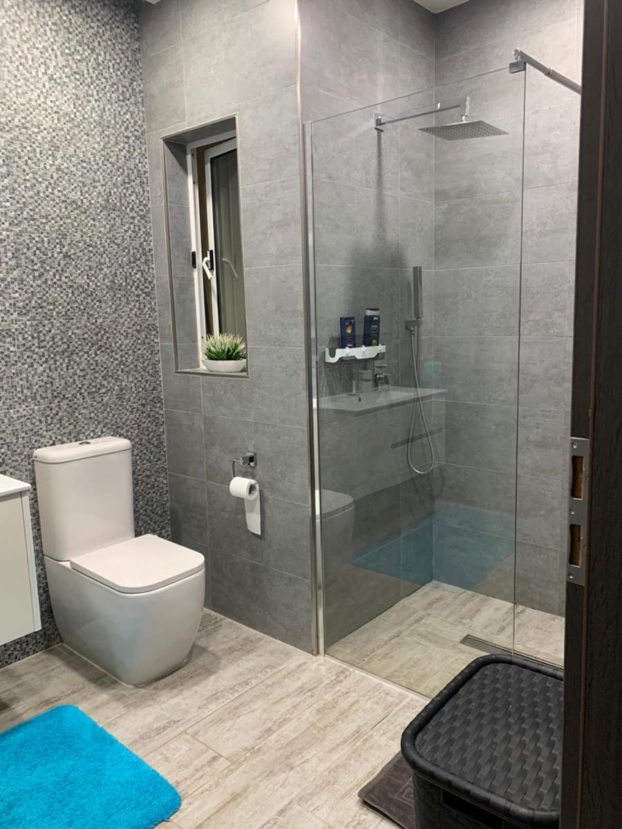 Modern 1 Double bedroom and private bathroom - Housity