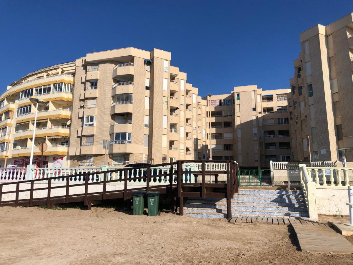 Alojamiento Torrevieja playa frente al mar - Housity