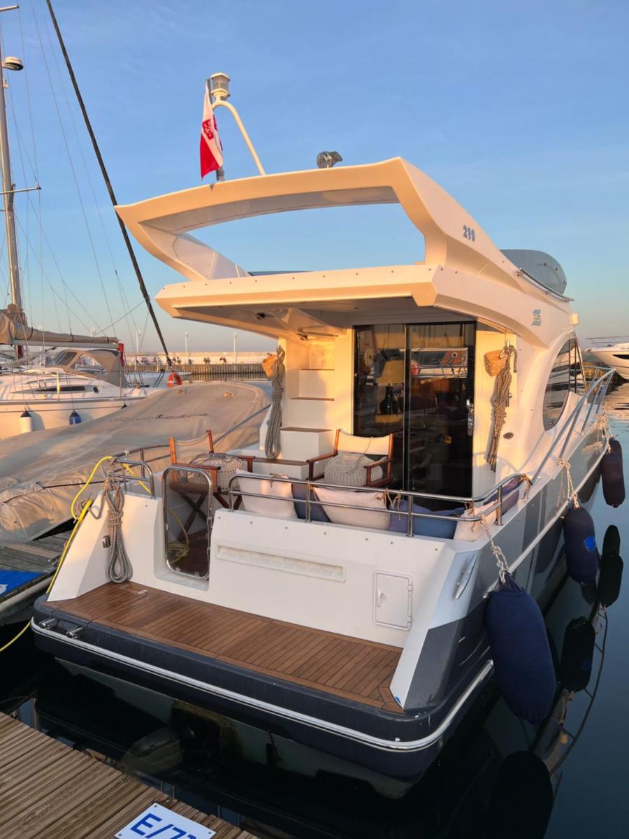 Suitetrails - Yacht Queen B Sopot HouseBoat