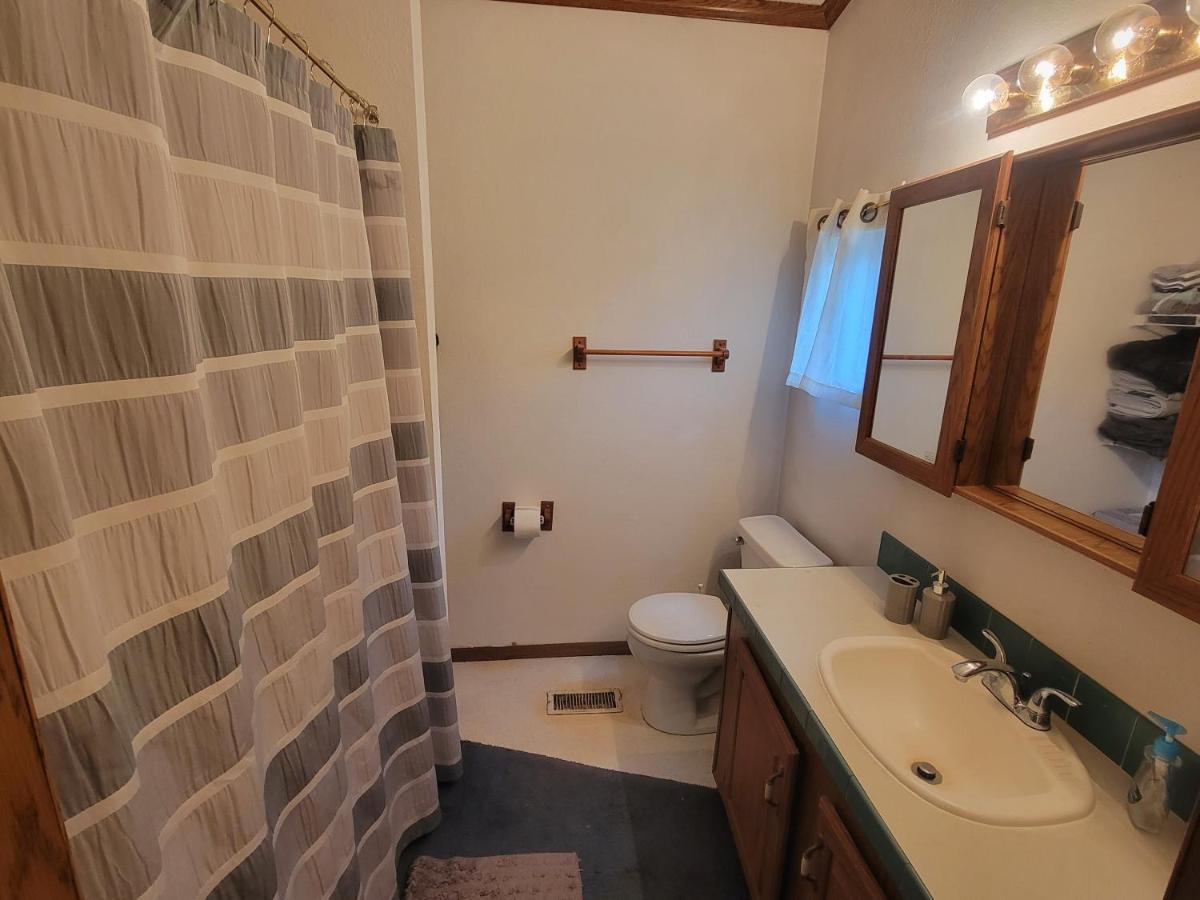 Camp Not Found - 3 Queen Bedrooms by the lake - Housity