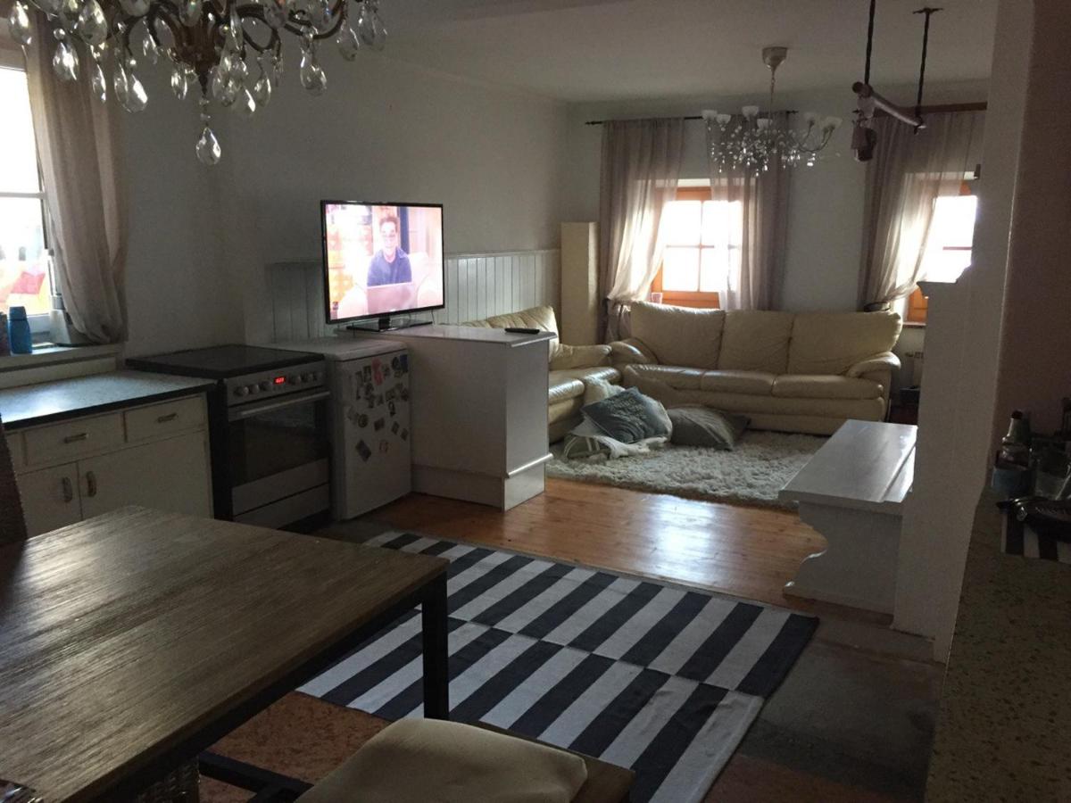 House close to Salzburg only 1 bedroom queen bed and bath, shared kitchen and living space - Housity