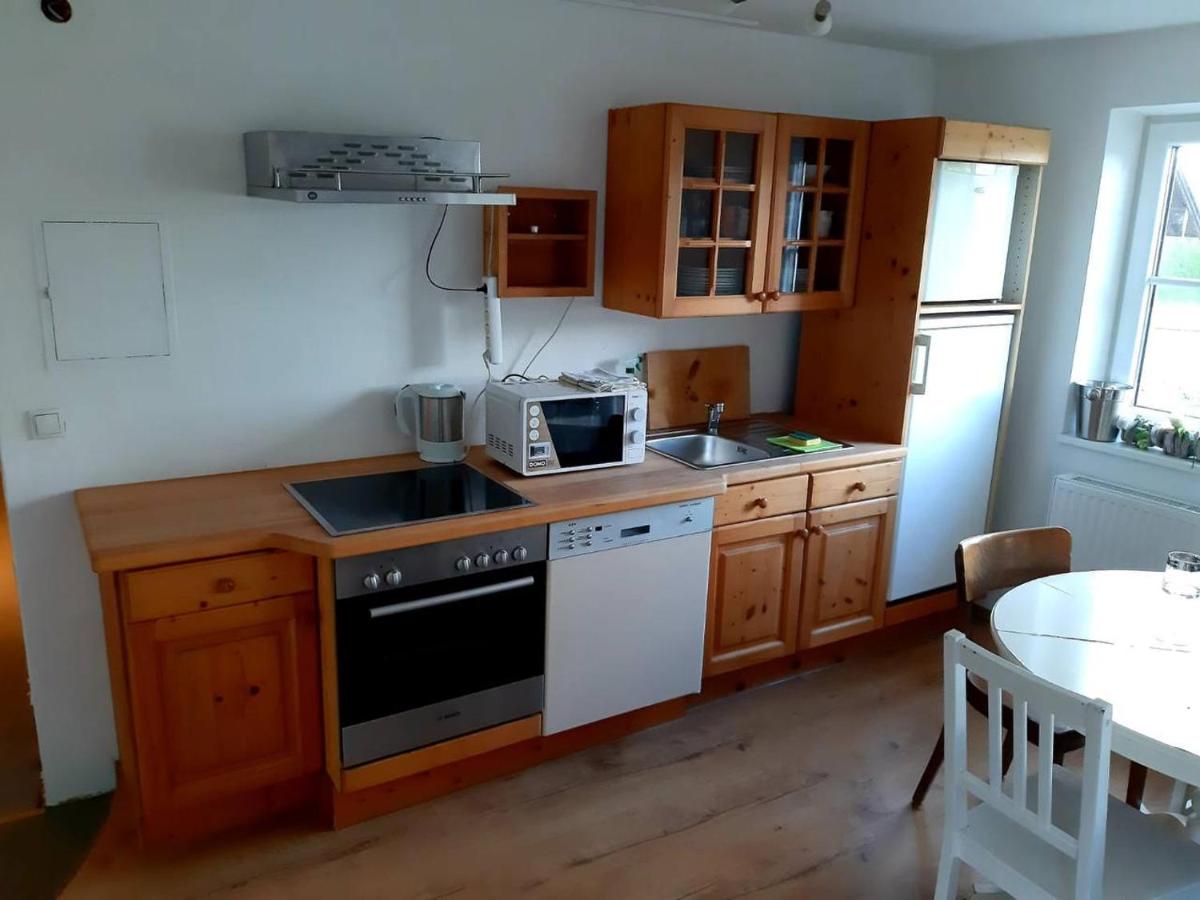 House close to Salzburg only 1 bedroom queen bed and bath, shared kitchen and living space - Housity