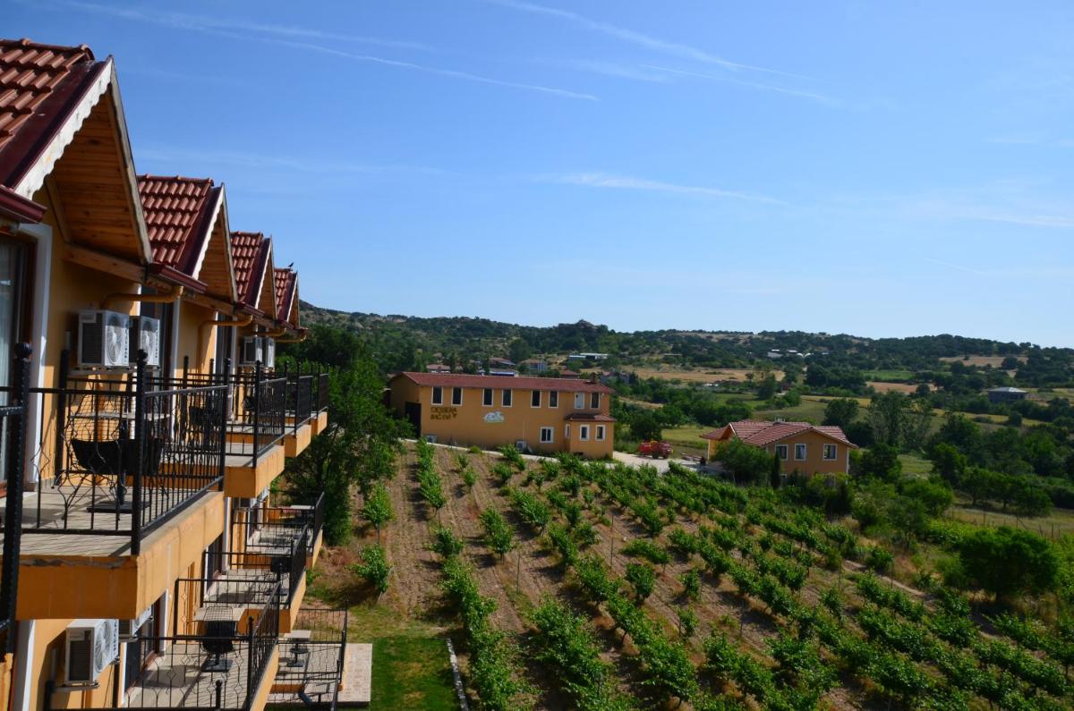 Dessera Vineyards Hotel - Housity