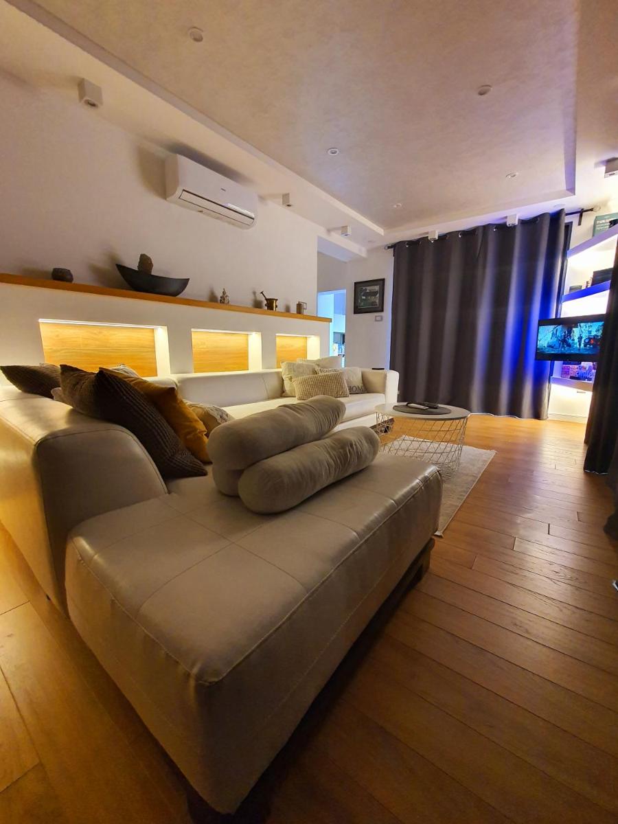 Penthouse Lux - Housity