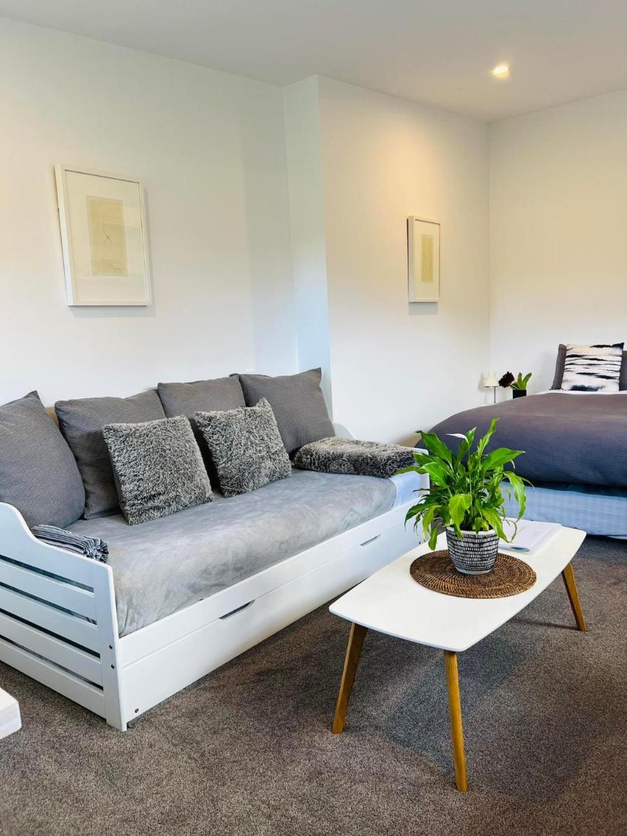 The White Room - Housity