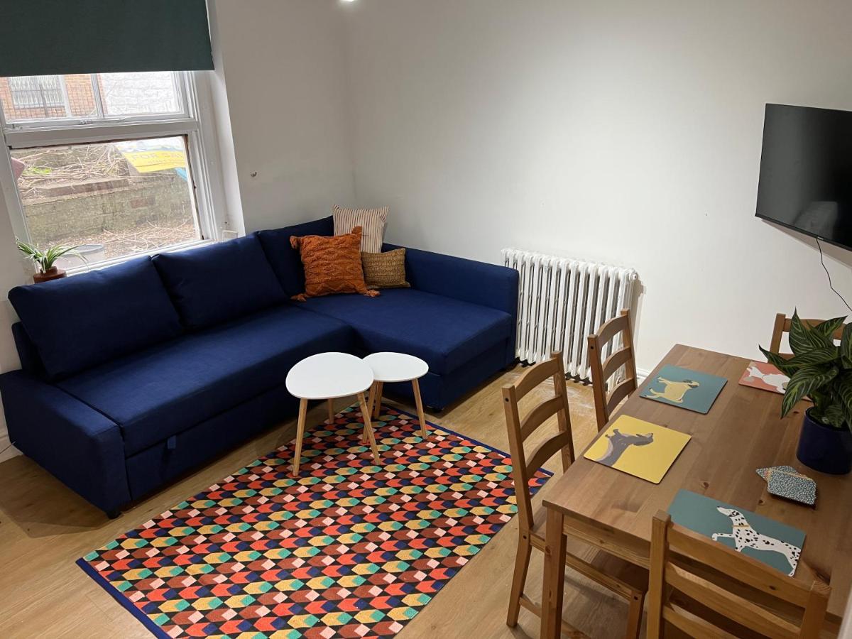 Dover Town Apartments private 2 bed garden flat for up to 6 guests - Housity