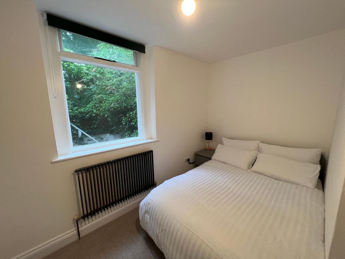 Dover Town Apartments private 2 bed garden flat for up to 6 guests - Housity