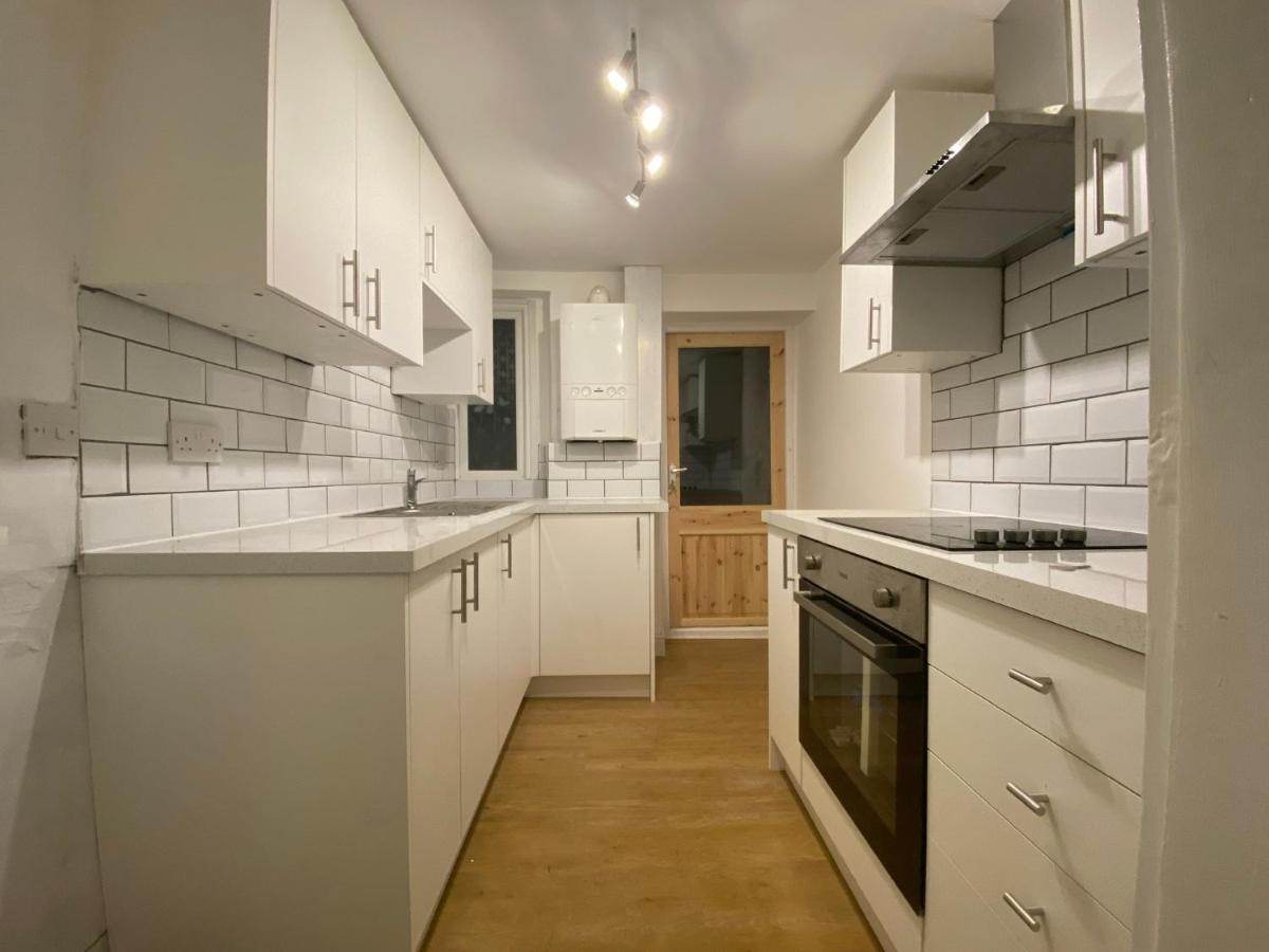 Dover Town Apartments private 2 bed garden flat for up to 6 guests - Housity